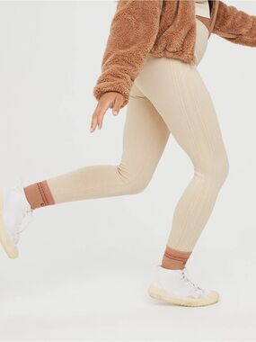 WAP119 {aerie Offline} "Seamless High Rise Cable" Cream Bone Ribbed Leggings